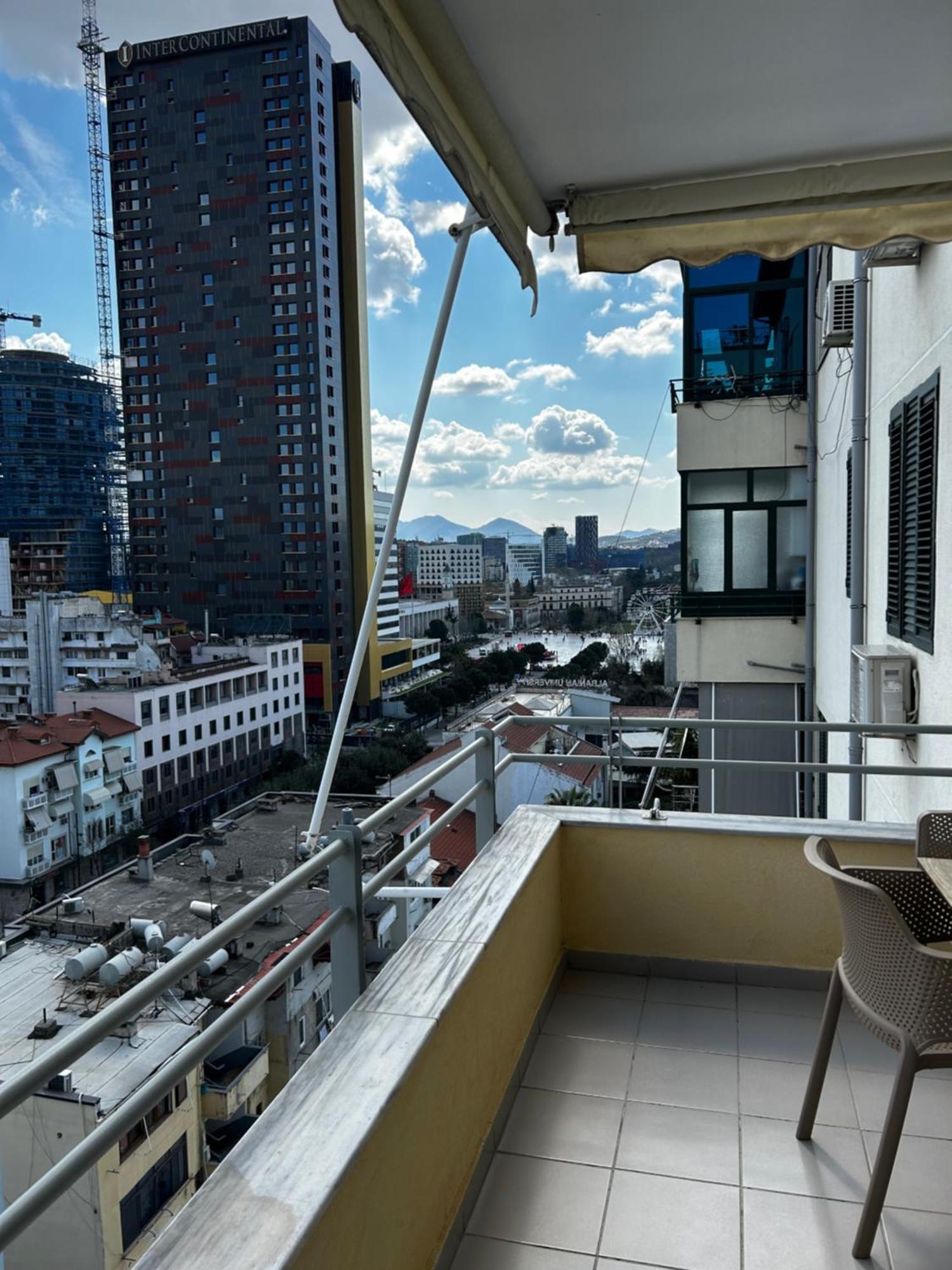 Center View Luxury Apartment ティラナ エクステリア 写真