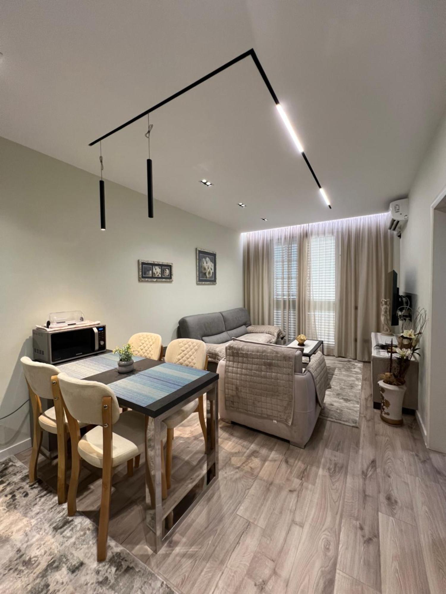 Center View Luxury Apartment ティラナ エクステリア 写真