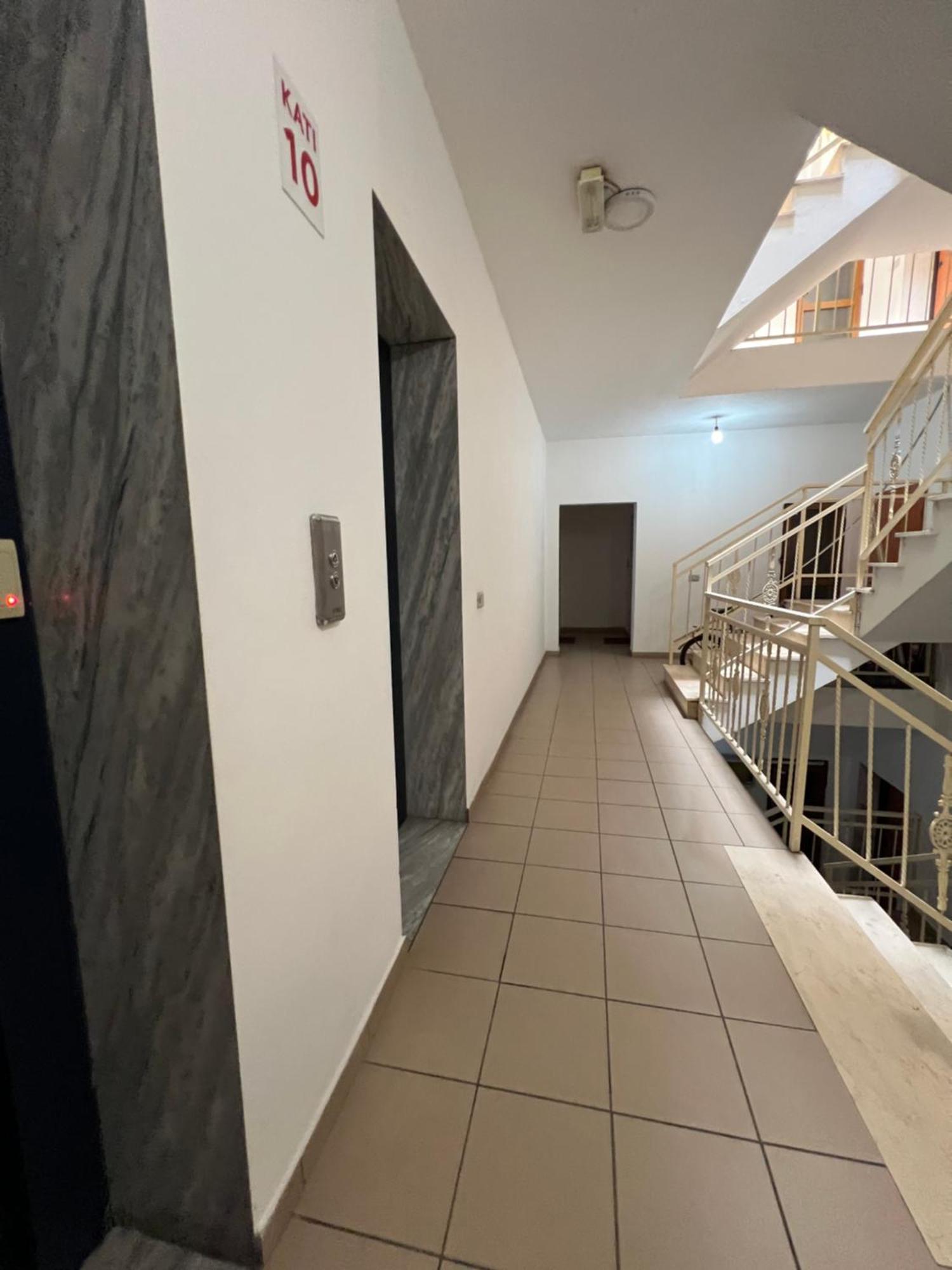 Center View Luxury Apartment ティラナ エクステリア 写真