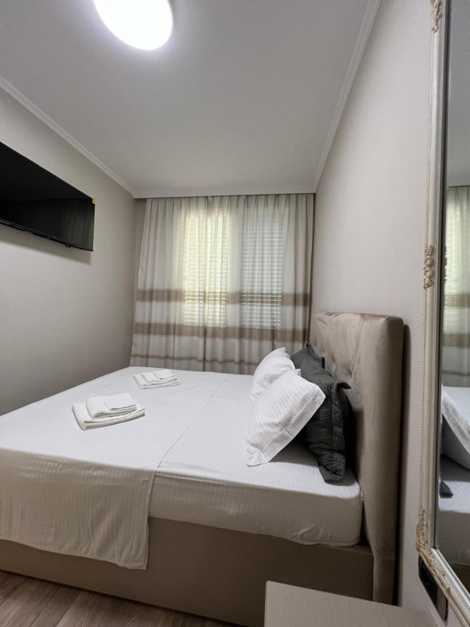 Center View Luxury Apartment ティラナ エクステリア 写真