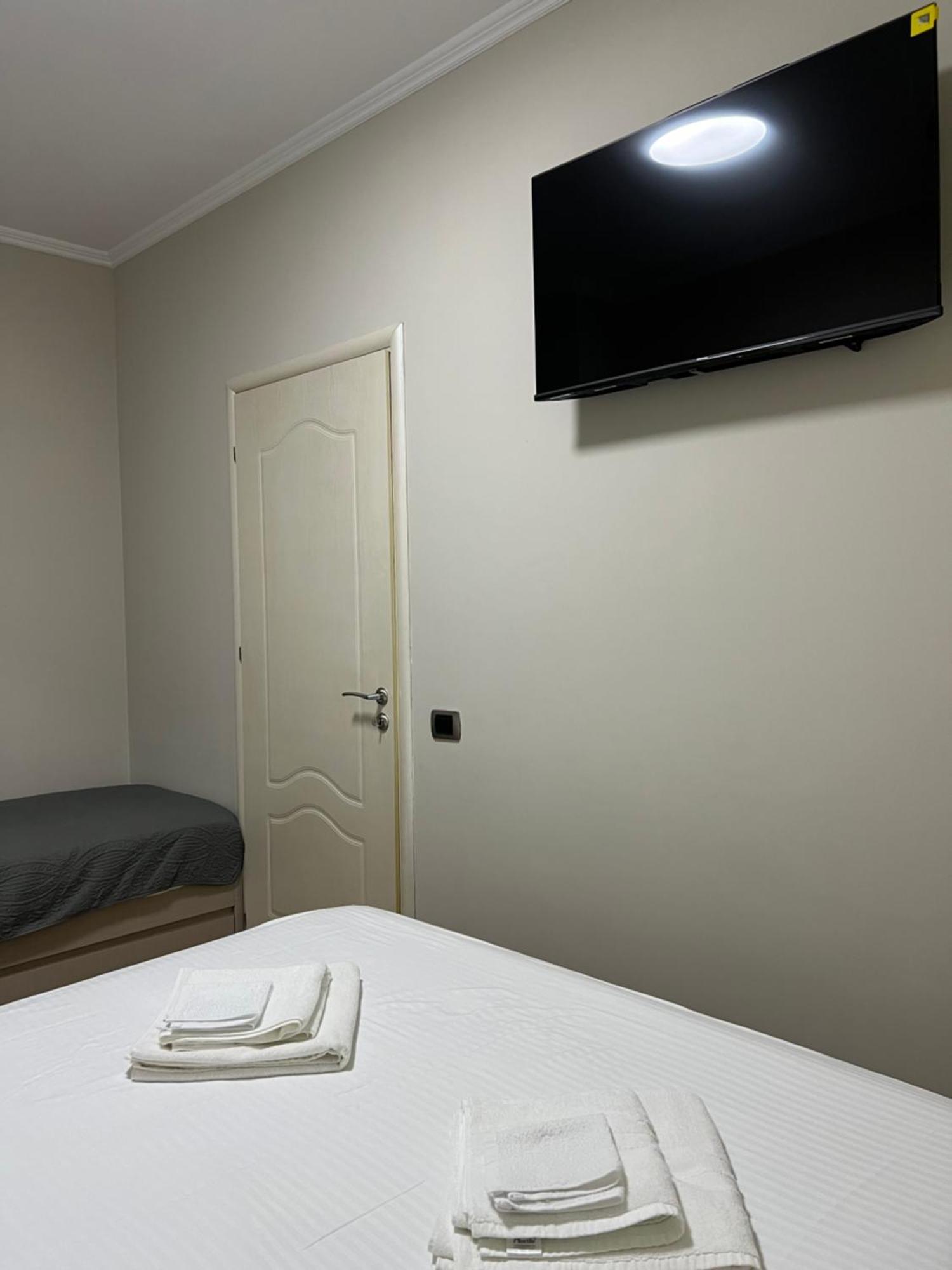 Center View Luxury Apartment ティラナ エクステリア 写真