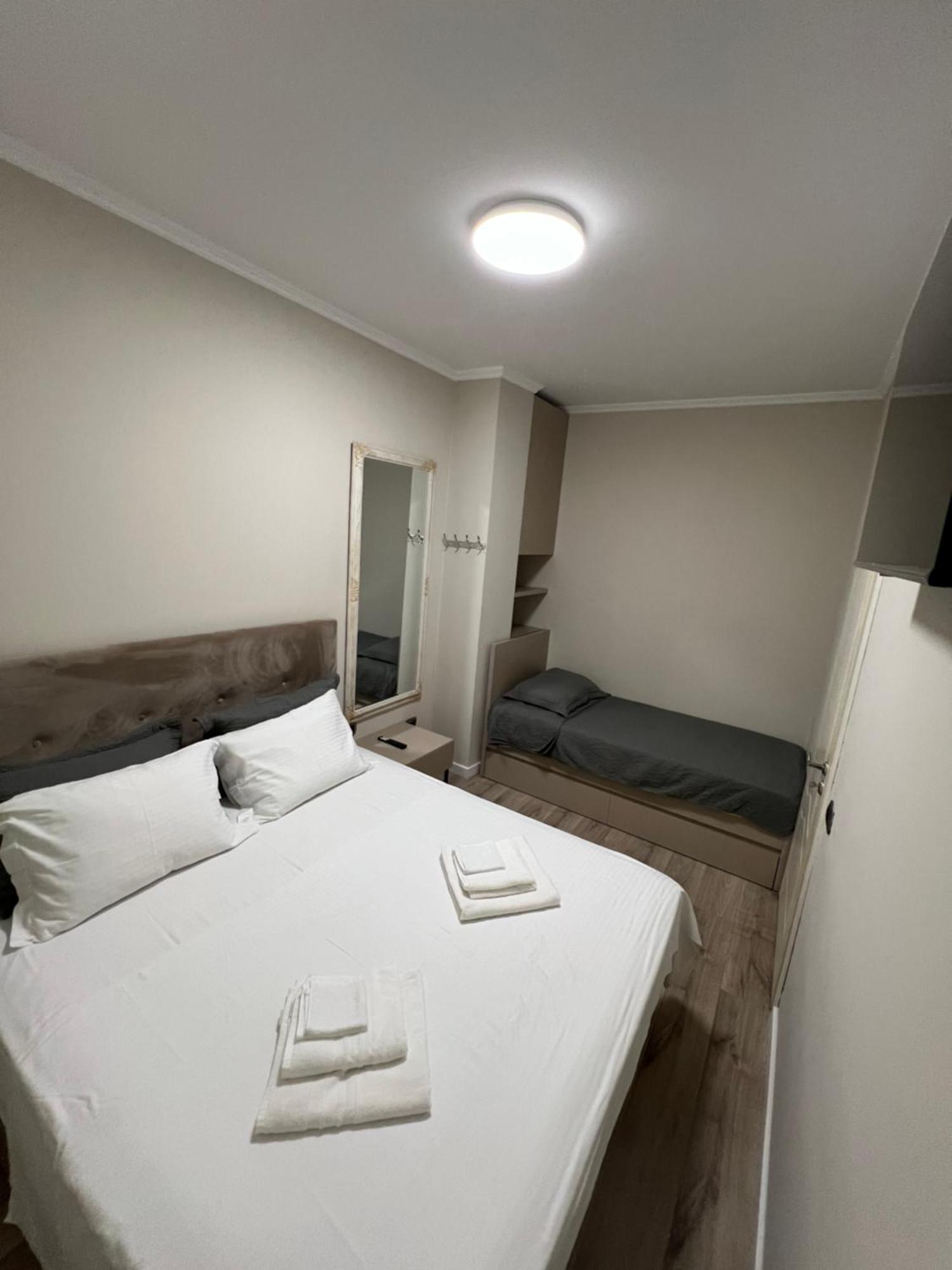 Center View Luxury Apartment ティラナ エクステリア 写真