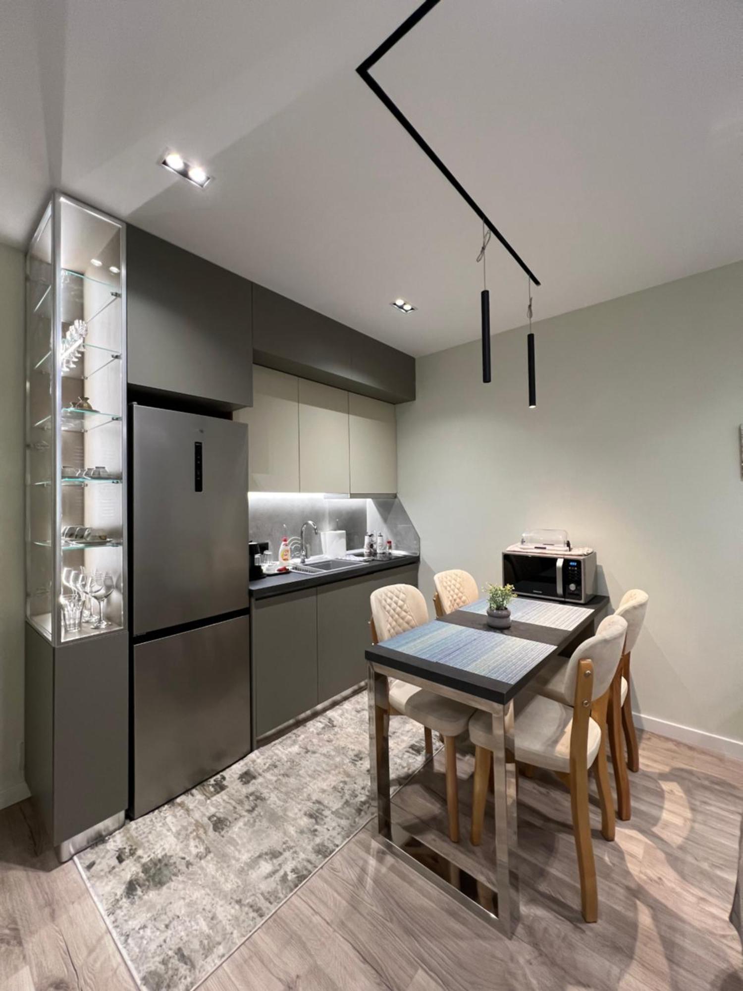 Center View Luxury Apartment ティラナ エクステリア 写真