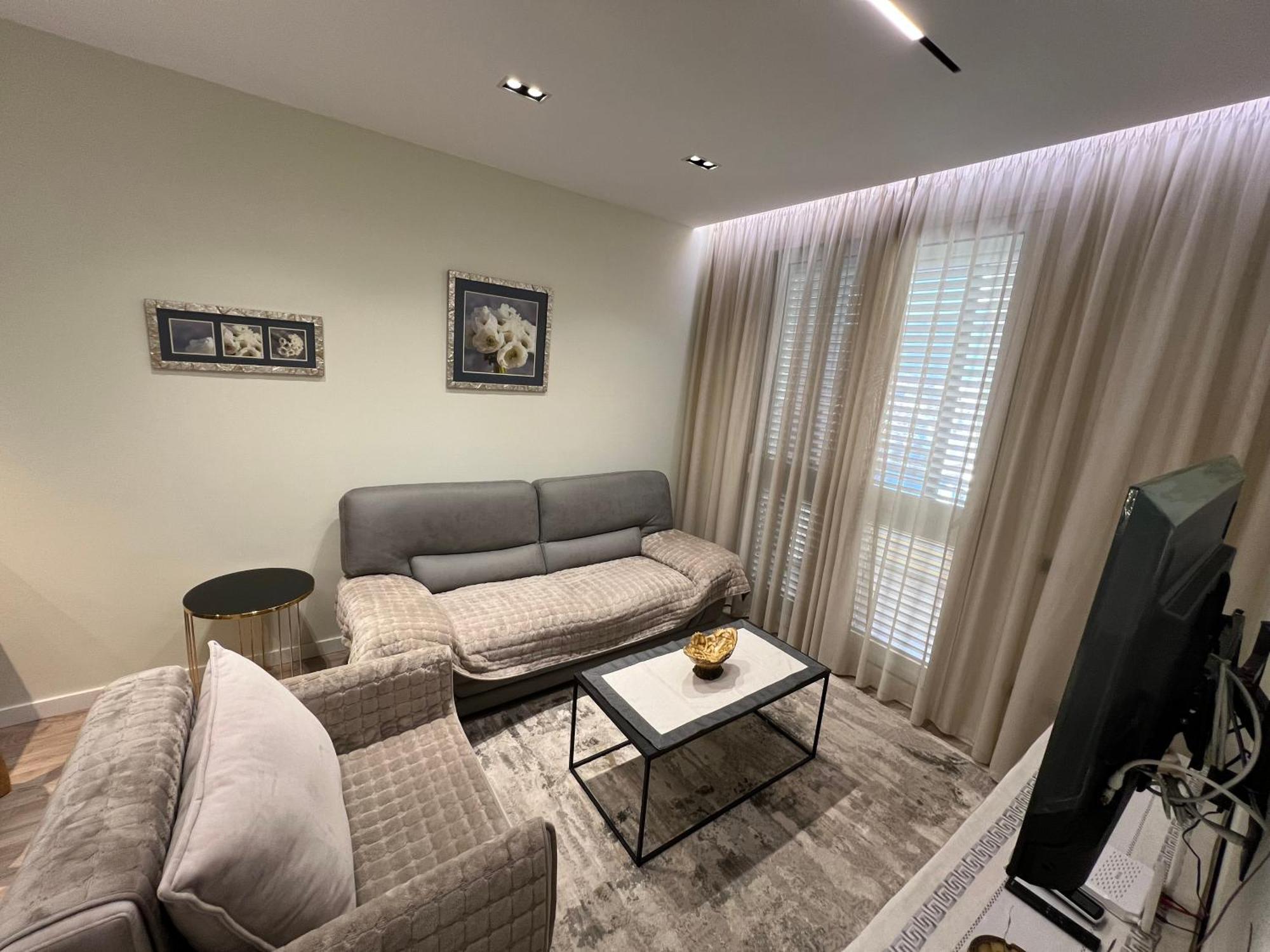 Center View Luxury Apartment ティラナ エクステリア 写真