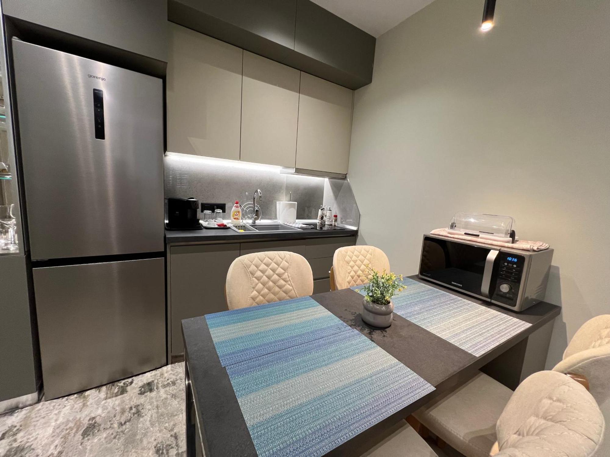 Center View Luxury Apartment ティラナ エクステリア 写真
