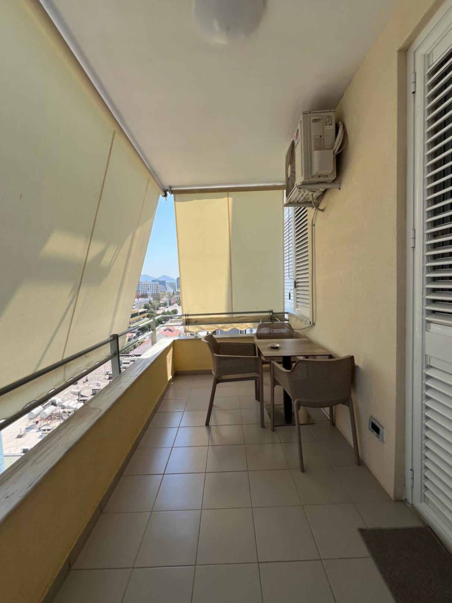 Center View Luxury Apartment ティラナ エクステリア 写真